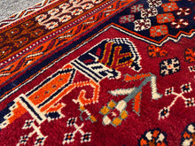 Carica l&#39;immagine nel visualizzatore di Gallery, Ivy - Gorgeous Qashqai Rug
