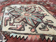 Cargar imagen en el visor de la galería, Coral - Vintage Caucasian Kazak Runner
