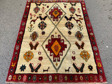 Lade das Bild in den Galerie-Viewer, Becca - New Tribal Gabbeh Rug
