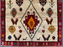 Lade das Bild in den Galerie-Viewer, Becca - New Tribal Gabbeh Rug
