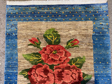 Carregar imagem no visualizador da galeria, Andrea - New Gol Farang Floral Wool Rug
