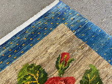 Carregar imagem no visualizador da galeria, Andrea - New Gol Farang Floral Wool Rug
