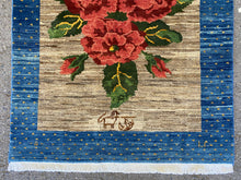 Carregar imagem no visualizador da galeria, Andrea - New Gol Farang Floral Wool Rug
