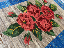 Carregar imagem no visualizador da galeria, Andrea - New Gol Farang Floral Wool Rug
