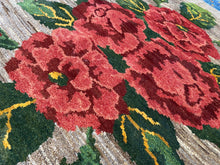 Lade das Bild in den Galerie-Viewer, Andrea - New Gol Farang Floral Wool Rug
