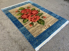 Carregar imagem no visualizador da galeria, Andrea - New Gol Farang Floral Wool Rug
