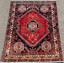 Lade das Bild in den Galerie-Viewer, Casey - Vintage Qashqai Rug
