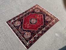 Lade das Bild in den Galerie-Viewer, Casey - Vintage Qashqai Rug
