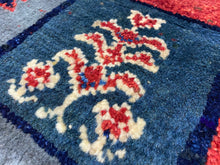 Lade das Bild in den Galerie-Viewer, Becky - New Tribal House Persian Gabbeh Rug
