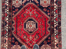 Lade das Bild in den Galerie-Viewer, Casey - Vintage Qashqai Rug
