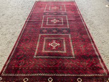 Carica l&#39;immagine nel visualizzatore di Gallery, Avril - Vintage Baluchi Rug
