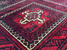 Lade das Bild in den Galerie-Viewer, Avril - Vintage Baluchi Rug
