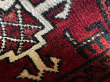 Carica l&#39;immagine nel visualizzatore di Gallery, Avril - Vintage Baluchi Rug
