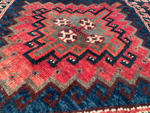 Carica l&#39;immagine nel visualizzatore di Gallery, Hope - Vintage Caucasian Rug
