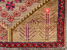 Lade das Bild in den Galerie-Viewer, Clive - Vintage Caucasian Rug
