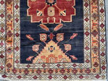 Lade das Bild in den Galerie-Viewer, Julia - Vintage Caucasian Kuba Runner
