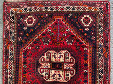 Charger l&#39;image dans la galerie, Ashlyn - Vintage Qashqai Rug
