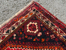 Charger l&#39;image dans la galerie, Ashlyn - Vintage Qashqai Rug
