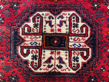 Charger l&#39;image dans la galerie, Ashlyn - Vintage Qashqai Rug
