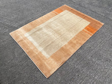 Cargar imagen en el visor de la galería, Misty - Contemporary Gabbeh Rug
