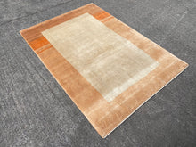 Cargar imagen en el visor de la galería, Misty - Contemporary Gabbeh Rug
