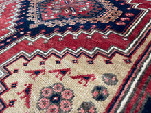 Carica l&#39;immagine nel visualizzatore di Gallery, Jamie - Vintage Caucasian Kazak Runner
