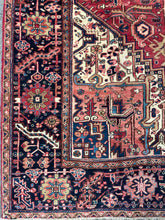 Carica l&#39;immagine nel visualizzatore di Gallery, Talia - Large Vintage Heriz Carpet
