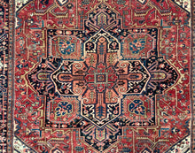 Lade das Bild in den Galerie-Viewer, Talia - Large Vintage Heriz Carpet
