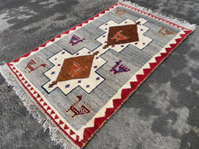 Lade das Bild in den Galerie-Viewer, George - New Tribal Gabbeh Rug
