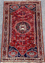 Lade das Bild in den Galerie-Viewer, Carter - Vintage Qashqai Rug
