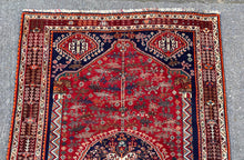 Lade das Bild in den Galerie-Viewer, Carter - Vintage Qashqai Rug
