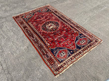 Lade das Bild in den Galerie-Viewer, Carter - Vintage Qashqai Rug
