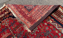 Lade das Bild in den Galerie-Viewer, Carter - Vintage Qashqai Rug
