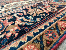 Charger l&#39;image dans la galerie, Lexy - Large Vintage Heriz Carpet
