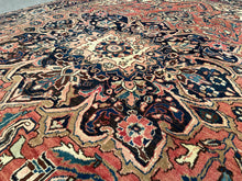 Charger l&#39;image dans la galerie, Lexy - Large Vintage Heriz Carpet
