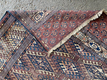 Cargar imagen en el visor de la galería, Caroline - Antique Turkoman Yamut Carpet
