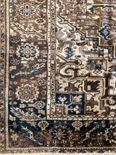 Cargar imagen en el visor de la galería, Dermot - Large Vintage Heriz Carpet
