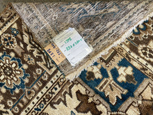 Carregar imagem no visualizador da galeria, Dermot - Large Vintage Heriz Carpet
