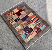 Charger l&#39;image dans la galerie, Carol - New Abstract Qashqai Gabbeh Rug
