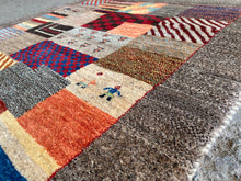 Charger l&#39;image dans la galerie, Carol - New Abstract Qashqai Gabbeh Rug
