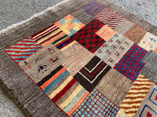 Carica l&#39;immagine nel visualizzatore di Gallery, Carol - New Abstract Qashqai Gabbeh Rug
