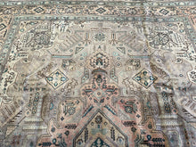 Carregar imagem no visualizador da galeria, Emilio - Large Vintage Persian Heriz Carpet
