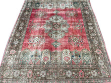 Charger l&#39;image dans la galerie, Sorrel - Large Vintage Tabriz Carpet
