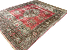 Carica l&#39;immagine nel visualizzatore di Gallery, Sorrel - Large Vintage Tabriz Carpet
