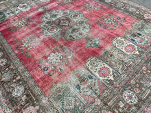 Cargar imagen en el visor de la galería, Sorrel - Large Vintage Tabriz Carpet
