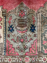 Cargar imagen en el visor de la galería, Sorrel - Large Vintage Tabriz Carpet
