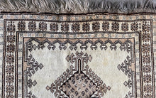 Cargar imagen en el visor de la galería, Florence - New Gabbeh Rug
