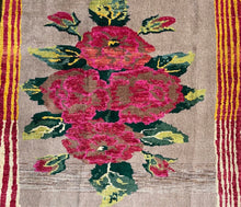 Cargar imagen en el visor de la galería, Emilia - New Moshiri Rose Bouquet Rug
