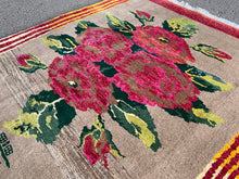 Cargar imagen en el visor de la galería, Emilia - New Moshiri Rose Bouquet Rug
