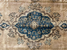 Carregar imagem no visualizador da galeria, Leo - Vintage Kirman Carpet
